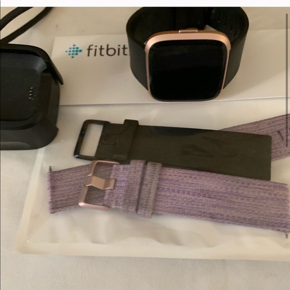 Fitbit Versa Special Edition - Picture 2 of 2